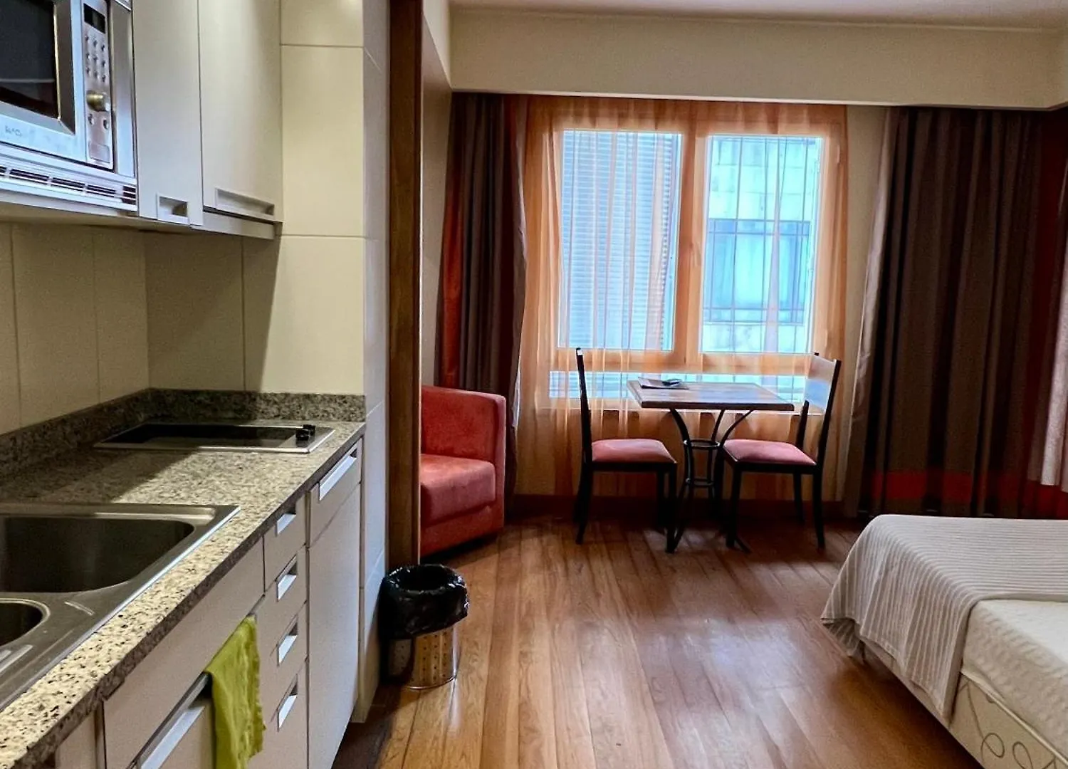 Apartamentos Turisticos Atlantida Funchal  Aparthotel